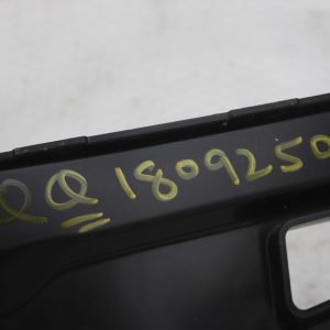 Range Rover Vogue L460 Front Right Bracket 2022 ON *ONE CLIP DAMAGED* - Image 7