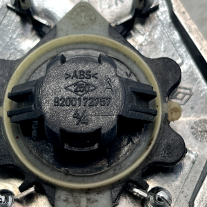 Renault Megane Front Emblem Badge Logo 8200145816 Genuine - Image 13