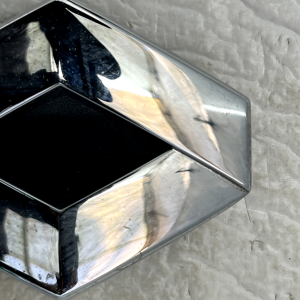 Renault Megane Front Emblem Badge Logo 8200145816 Genuine - Image 3