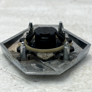 Renault Megane Front Emblem Badge Logo 8200145816 Genuine - Image 9