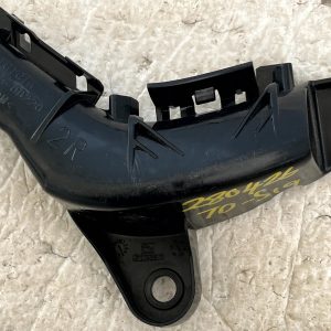 Toyota Yaris MK3 Rear Right Tail Light Bracket 2017 TO 2020 52155-0D220 Genuine - Image 4
