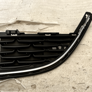 Vauxhall Astra J Front Bumper Grill 2012 TO 2015 13368822 Genuine - Image 6