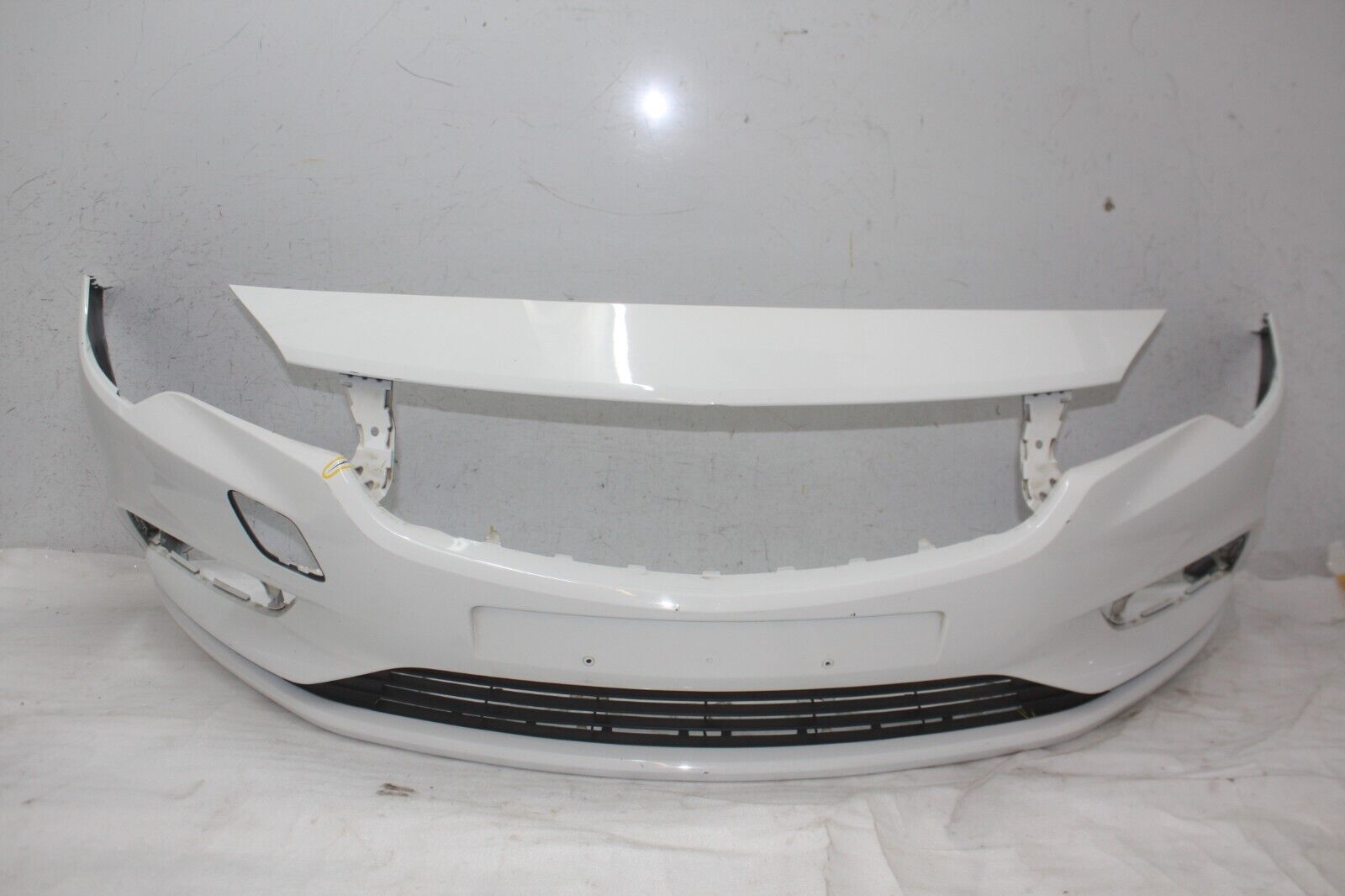 Vauxhall Astra K Front Bumper 2015 TO 2019 39052730 Genuine  *DAMAGED*