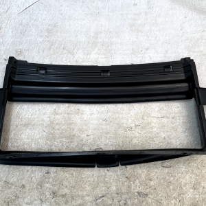 Volvo XC60 Front Radiator Support Air Guide Duct 2022 ON 31425367 Genuine - Image 7