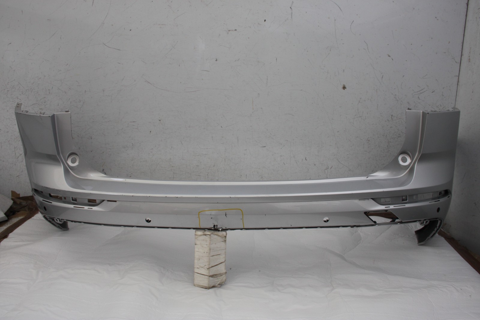 Volvo XC60 Rear Bumper 31425198 Genuine *DAMAGED*